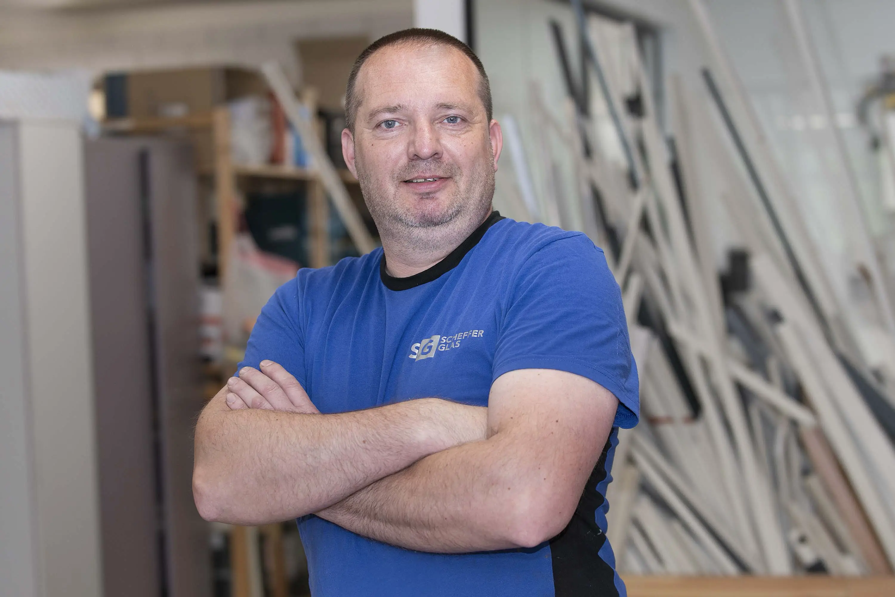 Sander in de werkplaats van Scheffer Glas.