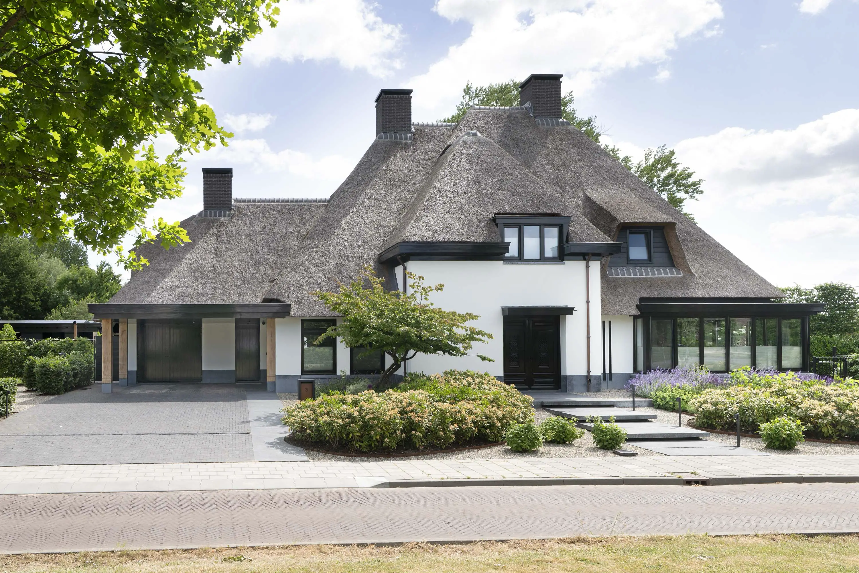 Een schiiterend voorbeeld van een woning waarin het glas werd geleverd en geplaatst door Scheffer Glas.